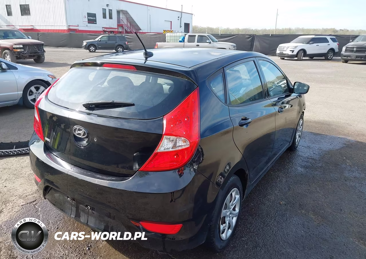 2013 Hyundai Accent Gs VIN:KMHCT5AE7DU071833 - 4