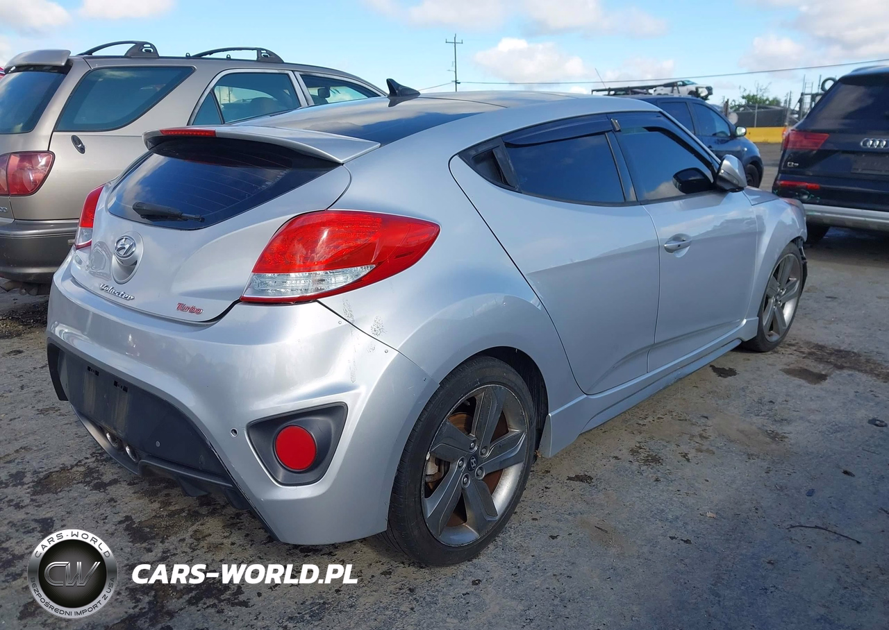 2016 Hyundai Veloster Turbo VIN:KMHTC6AE0GU260396 - 4