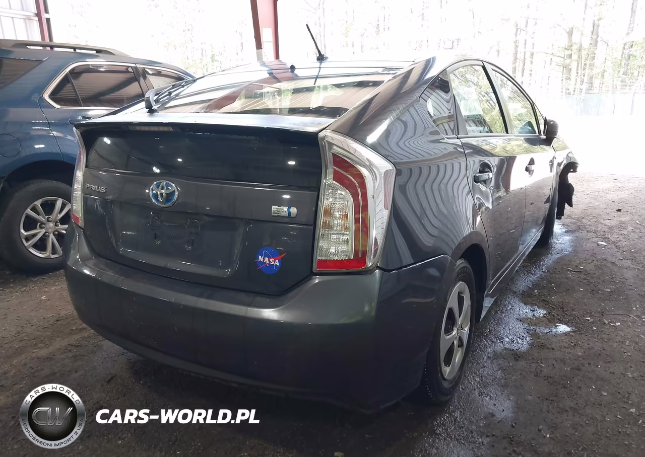 2013 Toyota Prius Two VIN:JTDKN3DU9D1644332 - 4