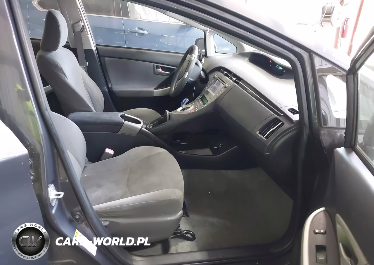 2013 Toyota Prius Two VIN:JTDKN3DU9D1644332 - 5