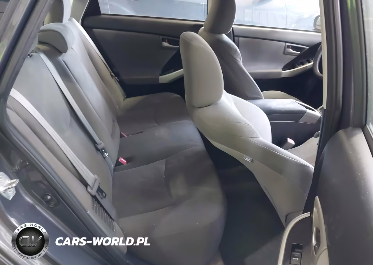 2013 Toyota Prius Two VIN:JTDKN3DU9D1644332 - 8