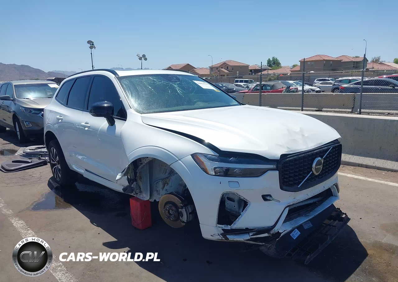 2024 Volvo Xc60 B5 Core Dark Theme