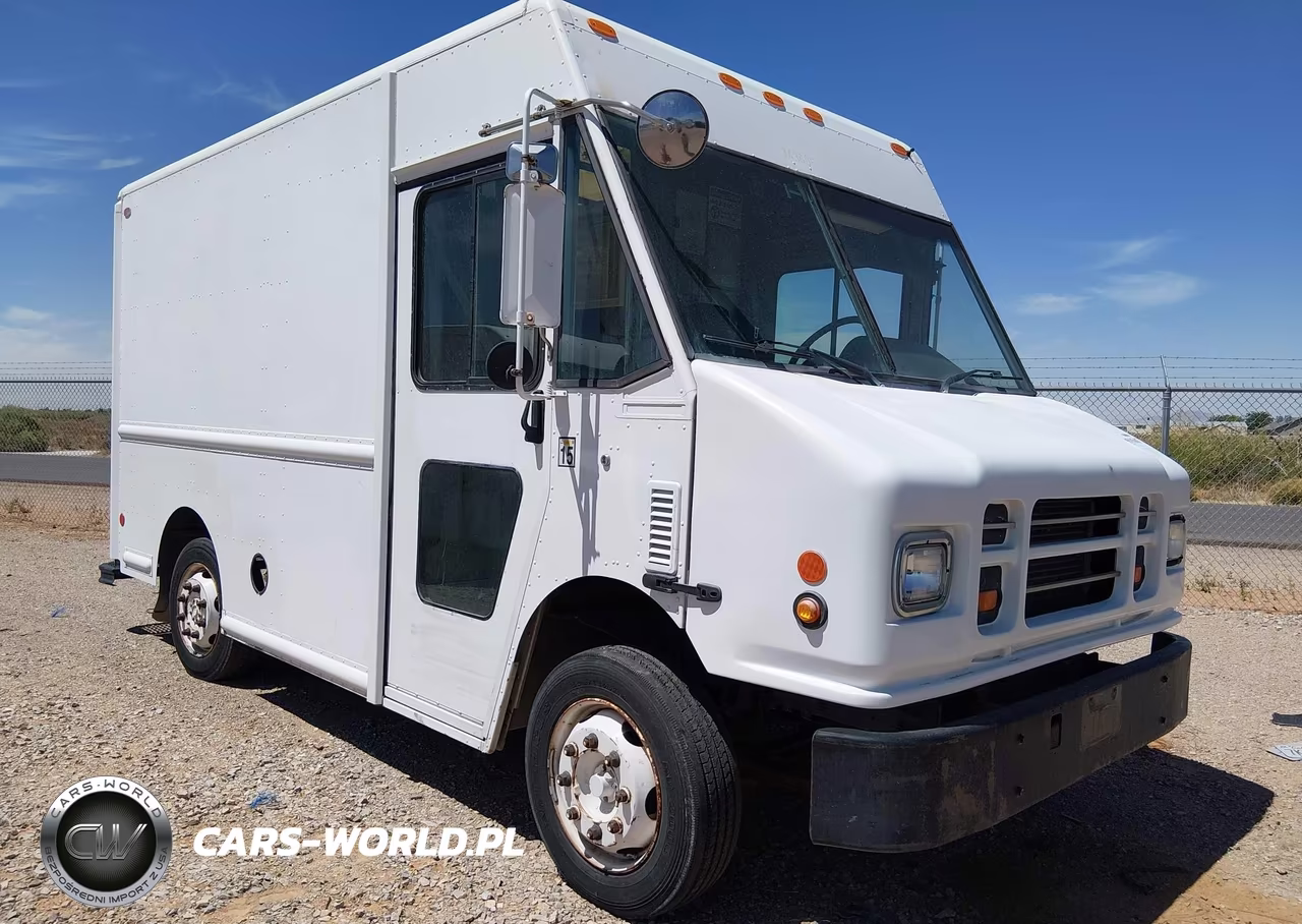 2005 Freightliner Chassis M Line Walk-In Van – zdjęcie 1 z 15