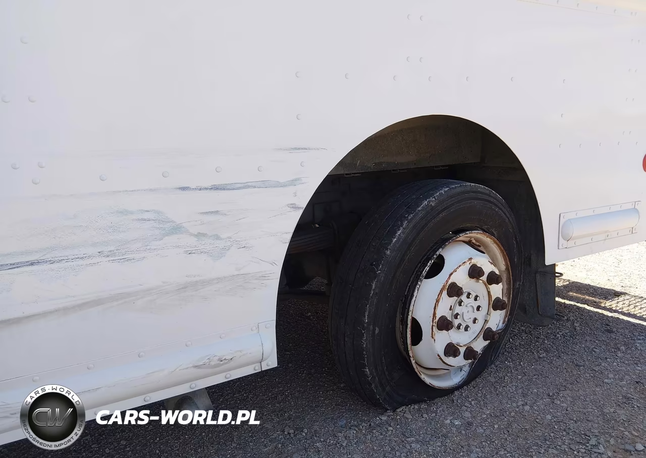 2005 Freightliner Chassis M Line Walk-In Van VIN:4UZAANCP35CU90796 - 11