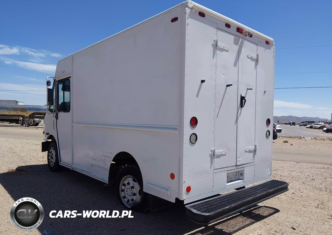 2005 Freightliner Chassis M Line Walk-In Van VIN:4UZAANCP35CU90796 - 3