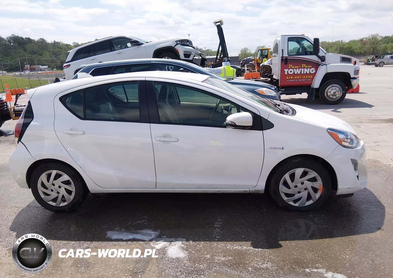 2015 Toyota Prius C One VIN:JTDKDTB38F1581806 - 13
