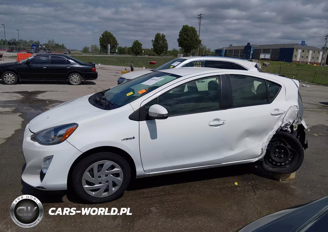 2015 Toyota Prius C One VIN:JTDKDTB38F1581806 - 14