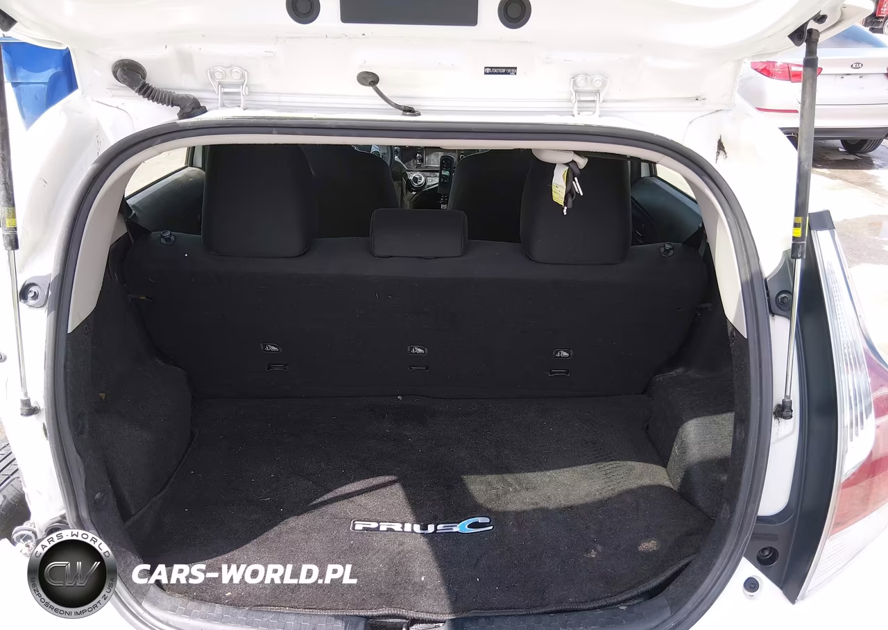 2015 Toyota Prius C One VIN:JTDKDTB38F1581806 - 17