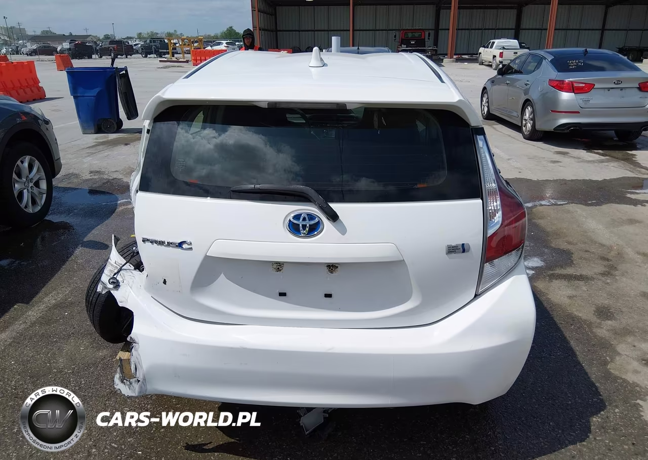 2015 Toyota Prius C One VIN:JTDKDTB38F1581806 - 18