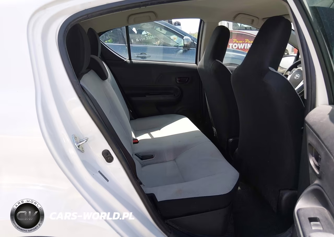 2015 Toyota Prius C One VIN:JTDKDTB38F1581806 - 8