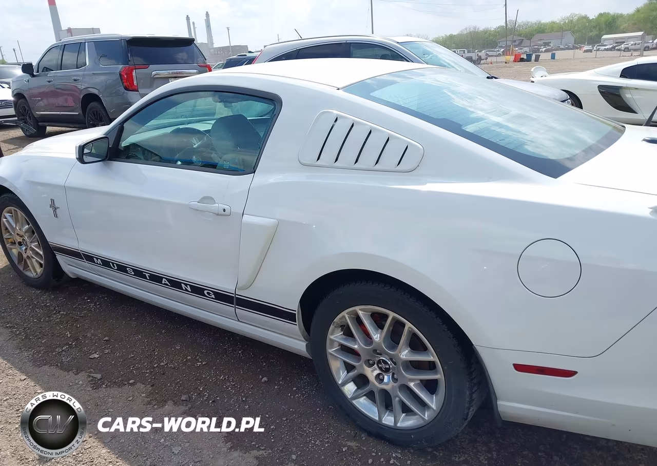 2014 Ford Mustang V6 Premium VIN:1ZVBP8AM4E5253995 - 14