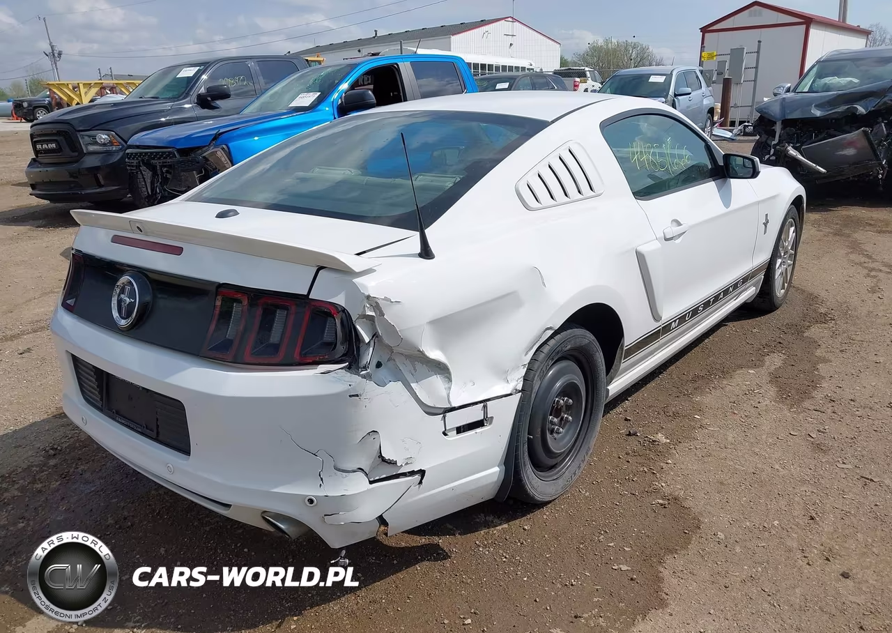 2014 Ford Mustang V6 Premium VIN:1ZVBP8AM4E5253995 - 4