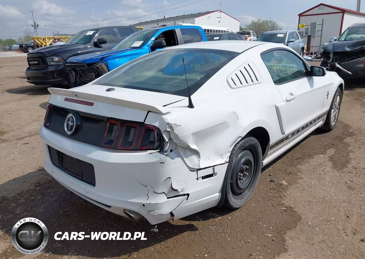 2014 Ford Mustang V6 Premium VIN:1ZVBP8AM4E5253995 - 6