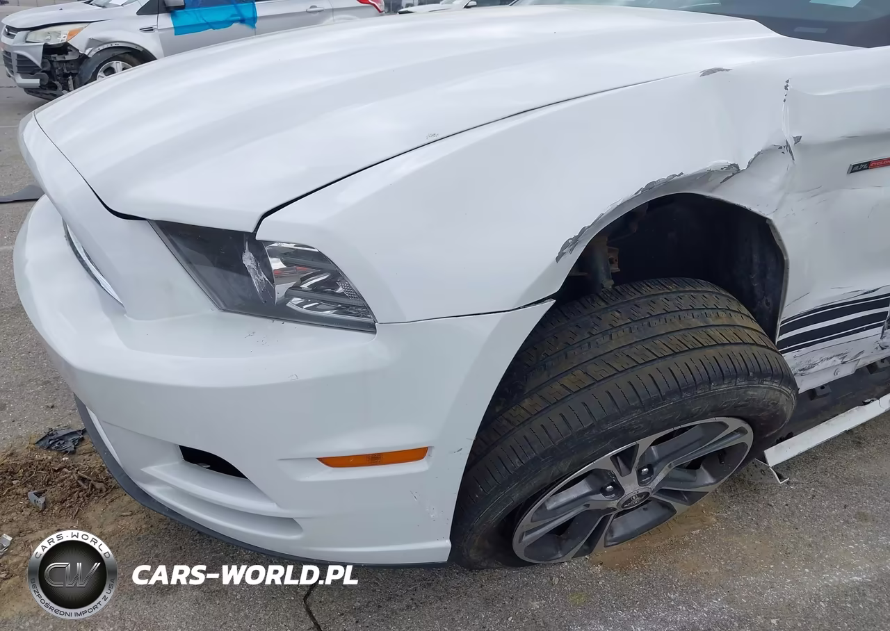2014 Ford Mustang V6 Premium VIN:1ZVBP8AMXE5279369 - 6