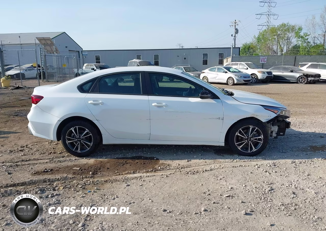 2024 Kia Forte Lxs VIN:3KPF24AD3RE841229 - 14