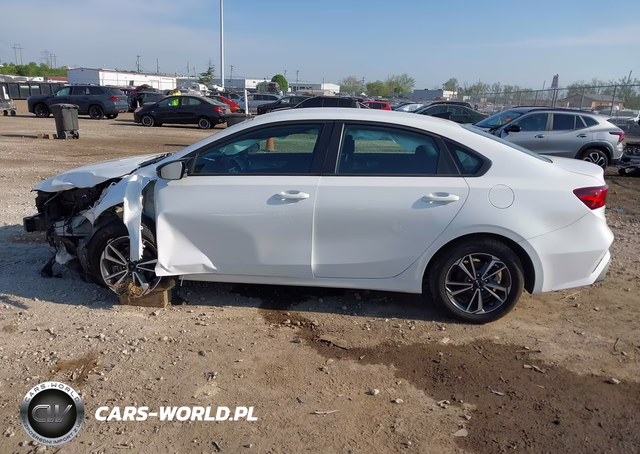 2024 Kia Forte Lxs VIN:3KPF24AD3RE841229 - 15