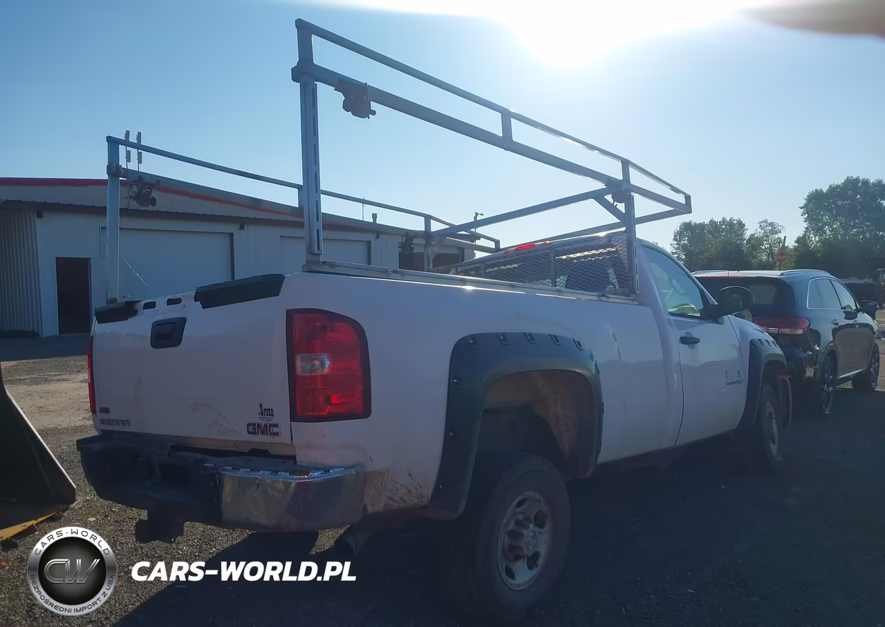 2008 Chevrolet Silverado 2500Hd Work Truck VIN:1GCHC24K18E216679 - 4