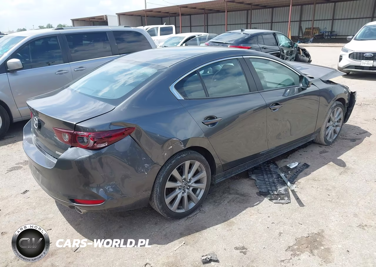 2023 Mazda Mazda3 2.5 S Preferred VIN:3MZBPACM4PM371188 - 4