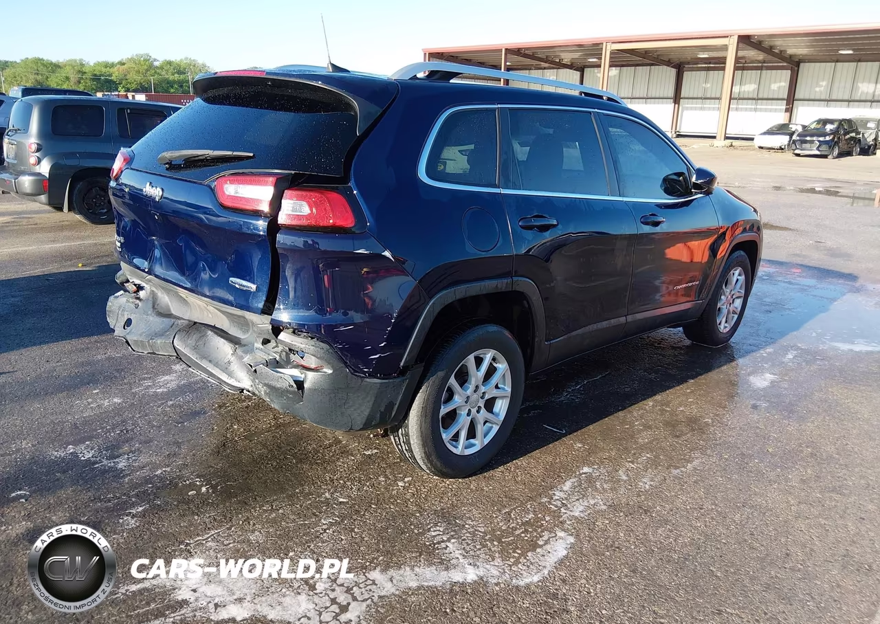 2016 Jeep Cherokee Latitude VIN:1C4PJMCS0GW121988 - 4