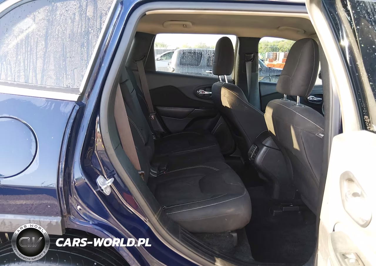 2016 Jeep Cherokee Latitude VIN:1C4PJMCS0GW121988 - 8