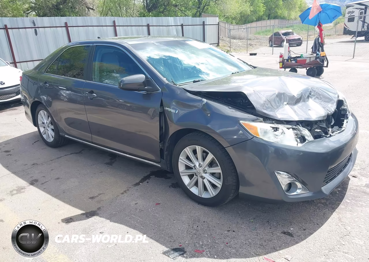 2014 Toyota Camry Hybrid Xle