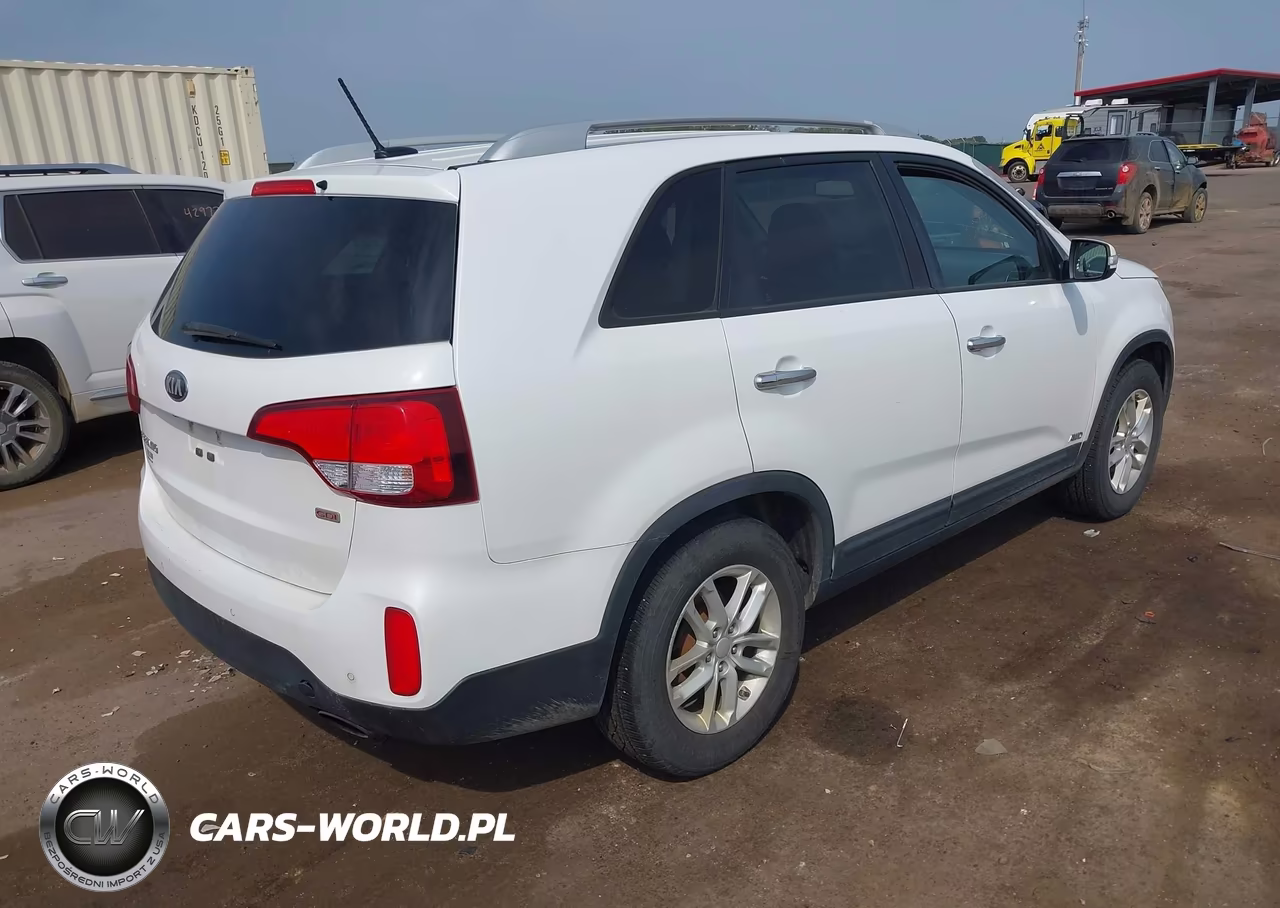 2014 Kia Sorento Lx VIN:5XYKTCA64EG468495 - 4
