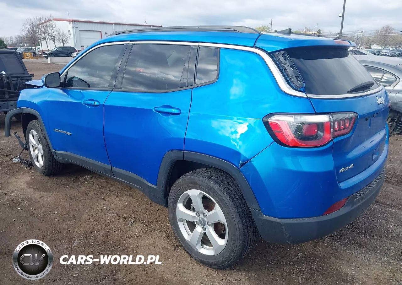 2018 Jeep Compass Latitude 4X4 VIN:3C4NJDBB4JT308236 - 3