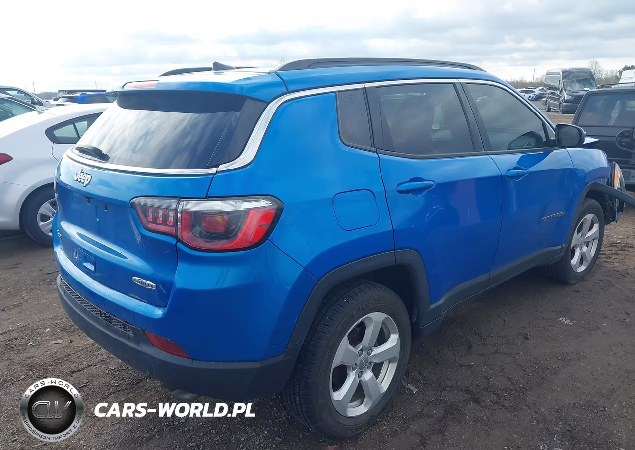 2018 Jeep Compass Latitude 4X4 VIN:3C4NJDBB4JT308236 - 4