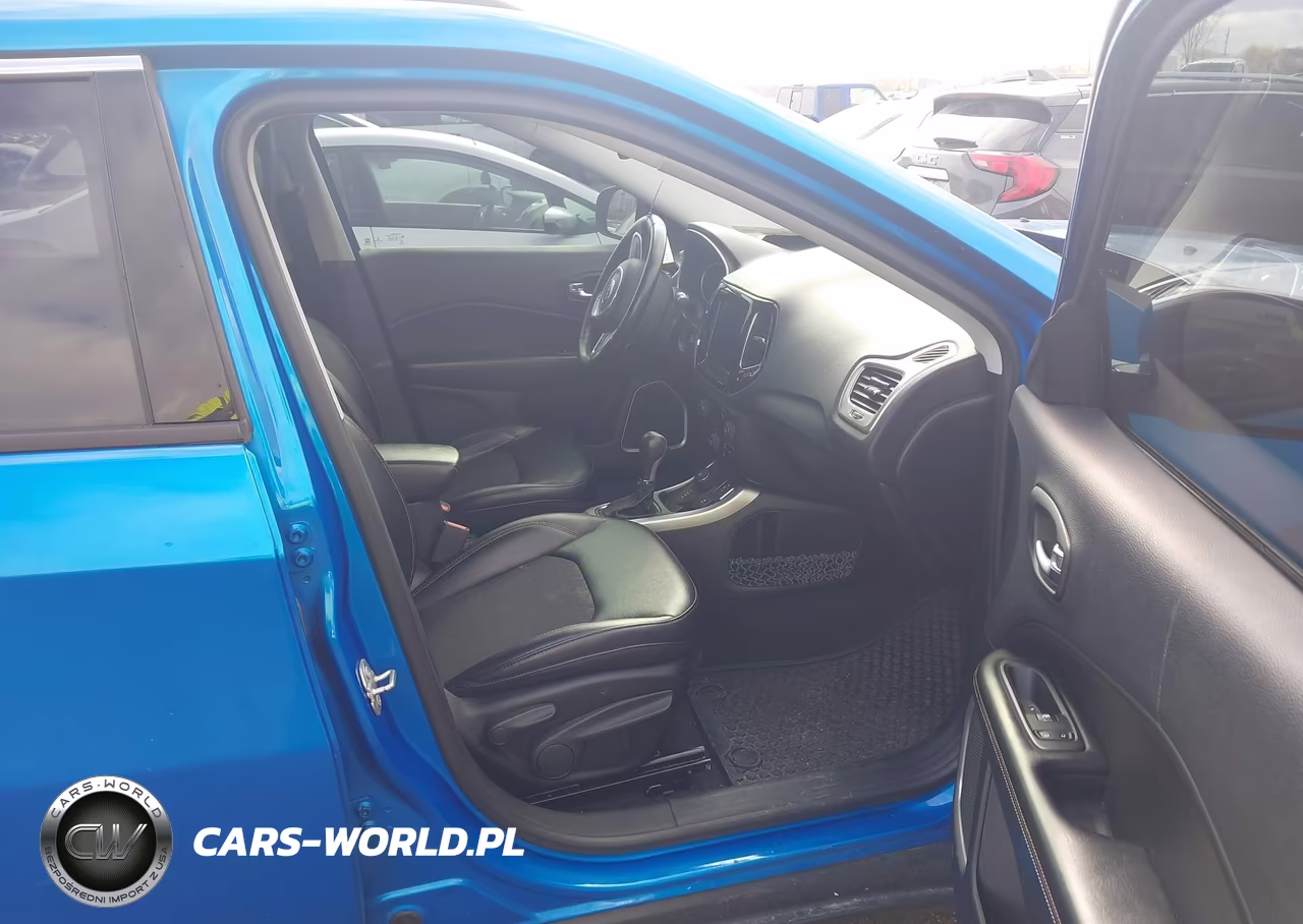 2018 Jeep Compass Latitude 4X4 VIN:3C4NJDBB4JT308236 - 5