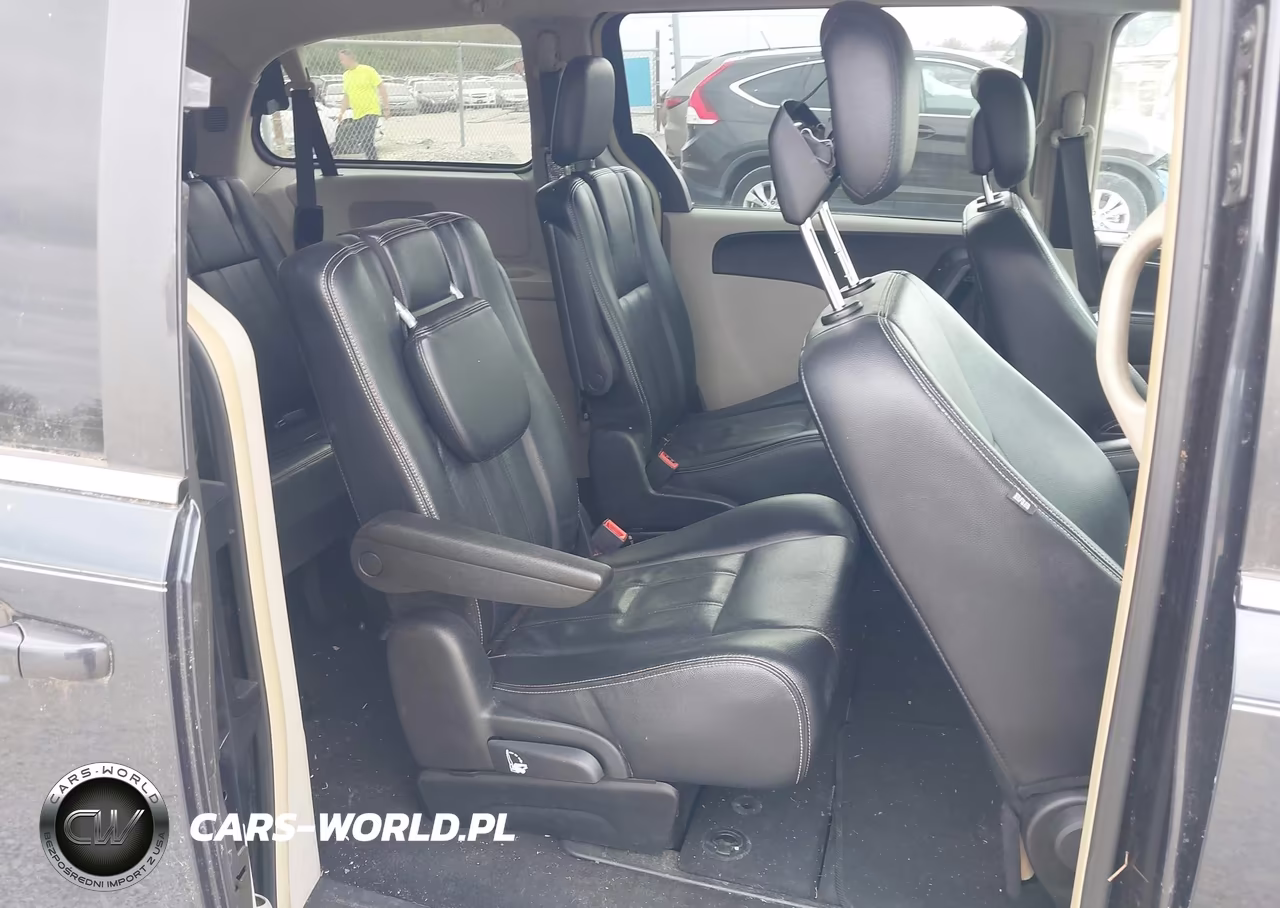 2014 Chrysler Town & Country Touring VIN:2C4RC1BGXER159748 - 8