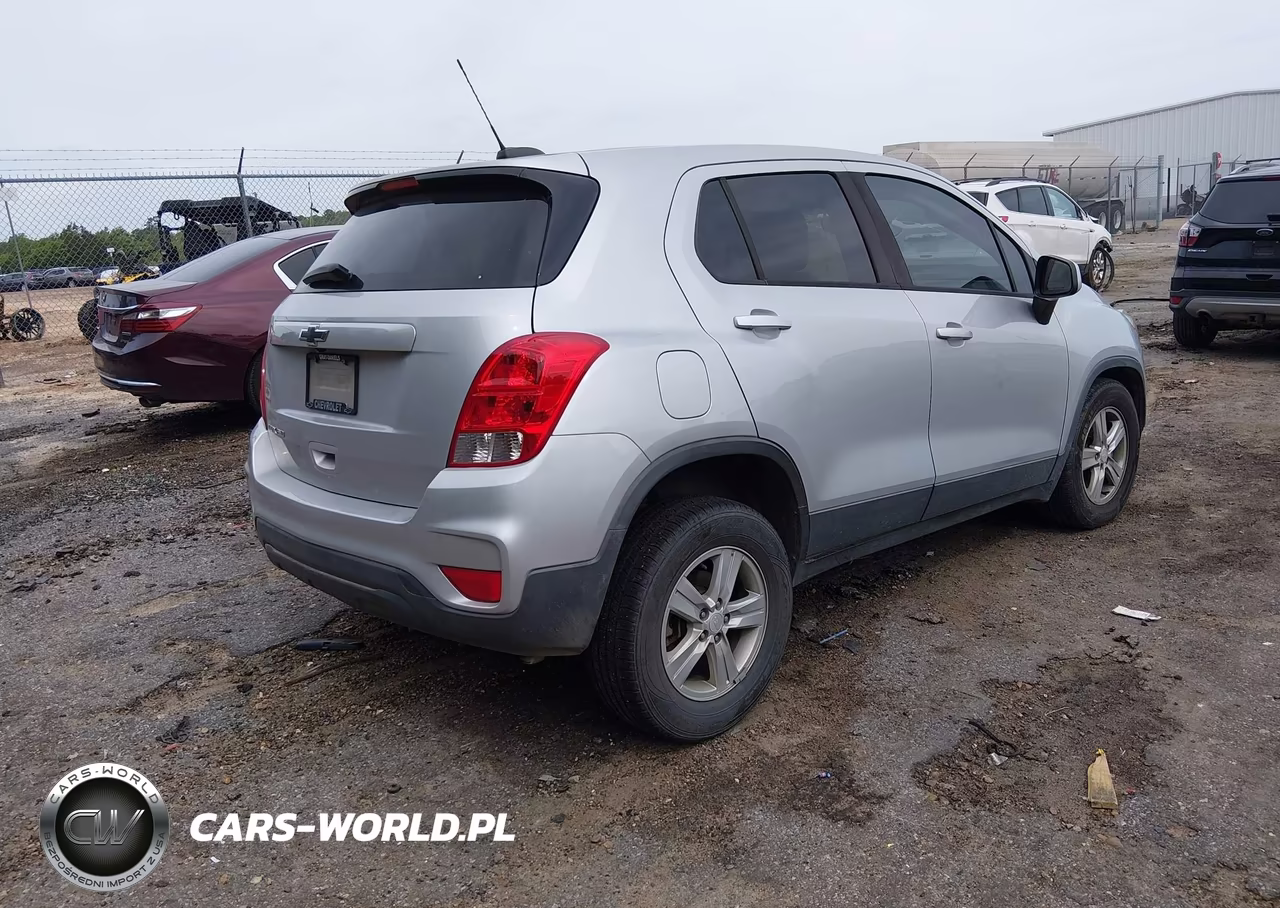 2019 Chevrolet Trax Ls VIN:3GNCJNSB3KL274943 - 4