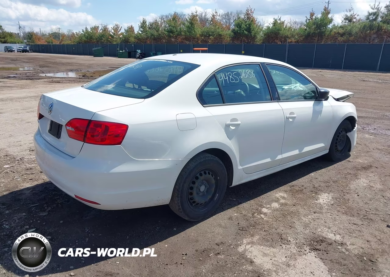 2013 Volkswagen Jetta 2.0L S VIN:3VW2K7AJ7DM204684 - 4