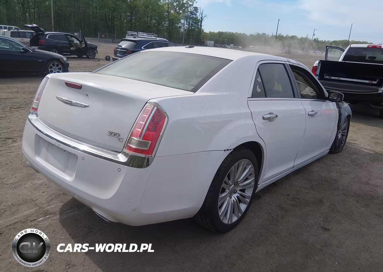 2014 Chrysler 300C VIN:2C3CCAEG8EH125304 - 4