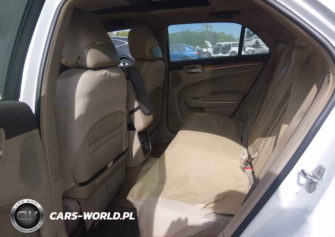 2014 Chrysler 300C VIN:2C3CCAEG8EH125304 - 8
