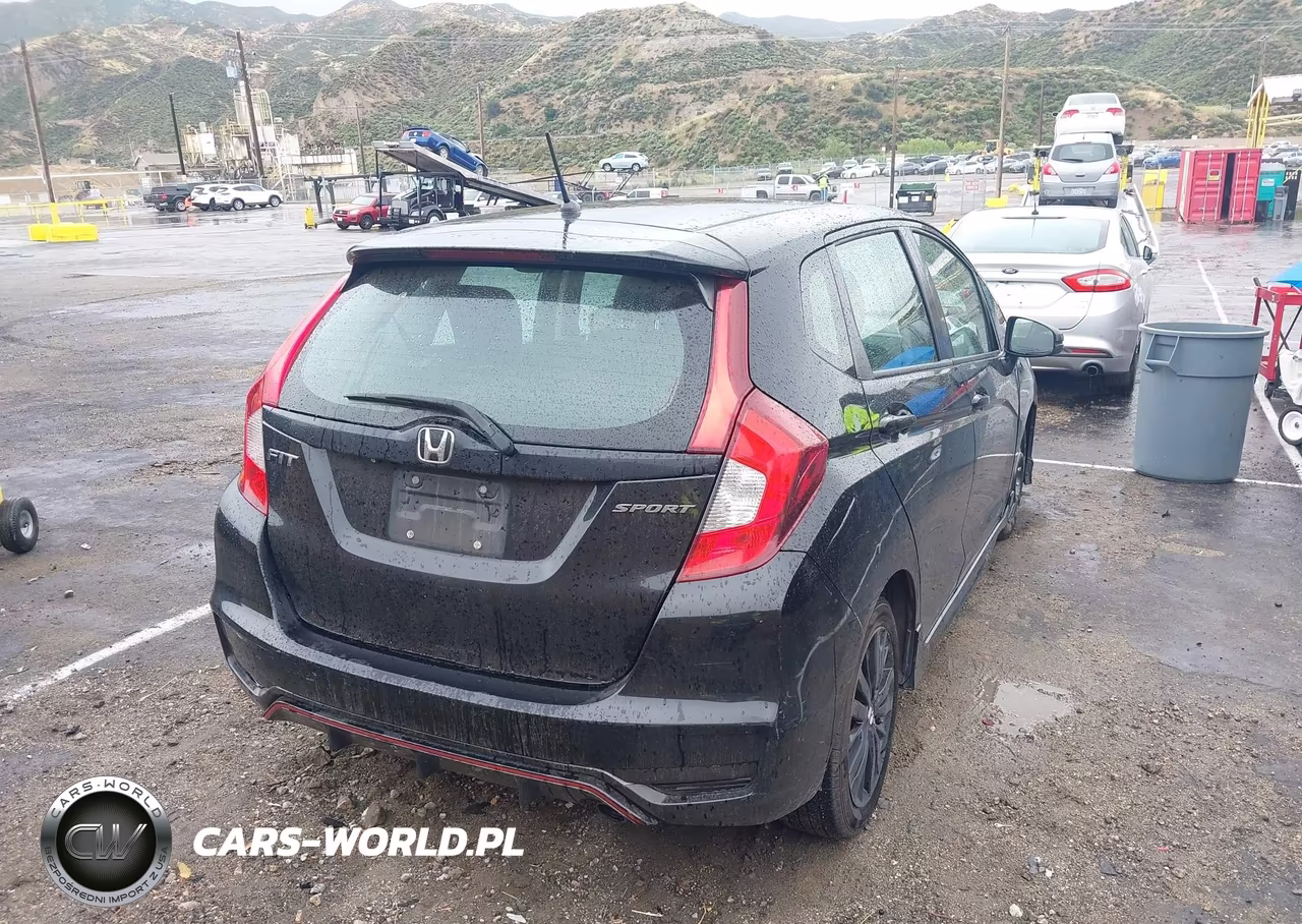 2018 Honda Fit Sport VIN:3HGGK5G68JM709064 - 4