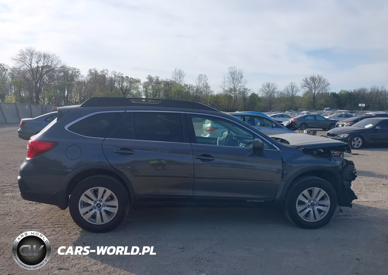 2018 Subaru Outback 2.5I Premium VIN:4S4BSADC1J3336636 - 14