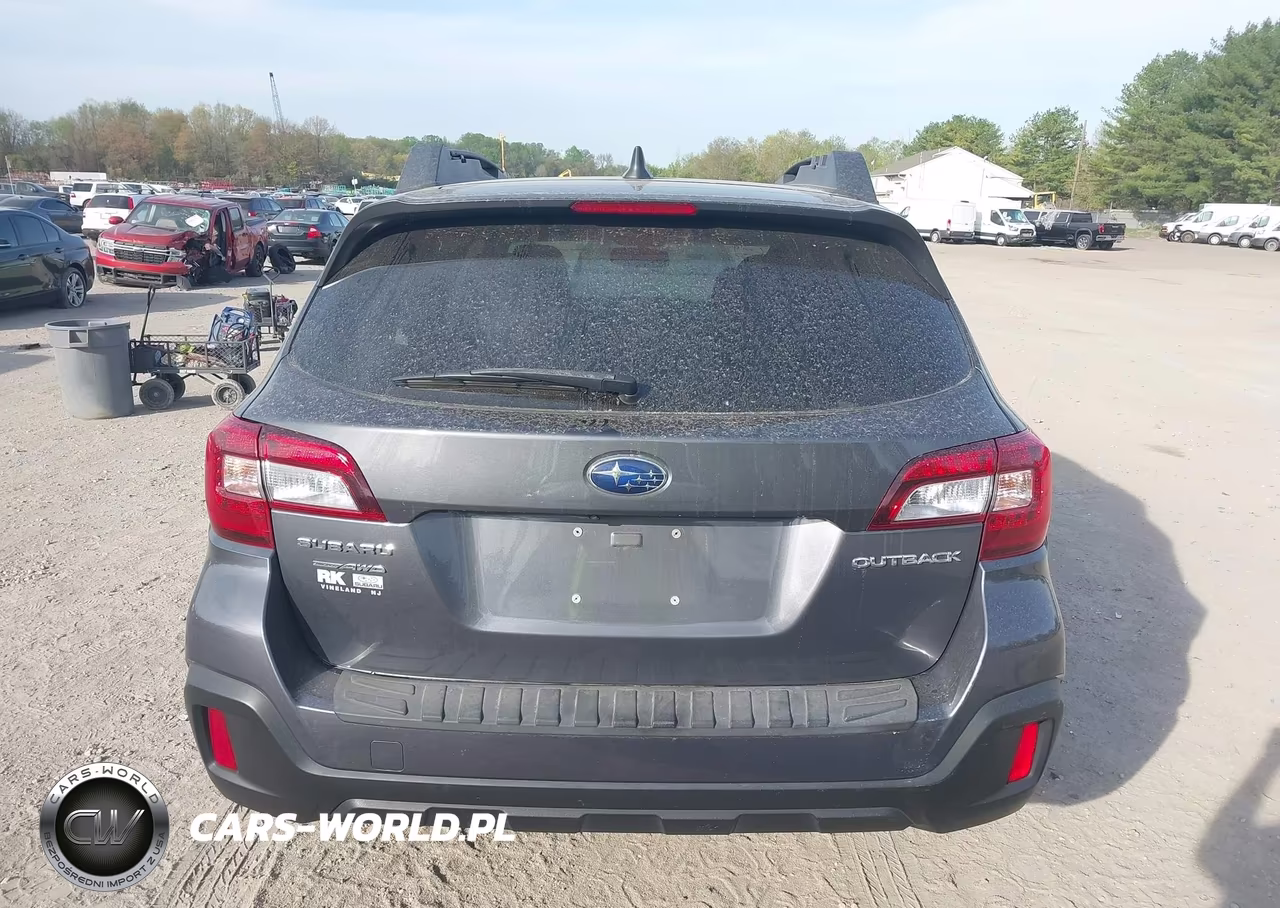 2018 Subaru Outback 2.5I Premium VIN:4S4BSADC1J3336636 - 17