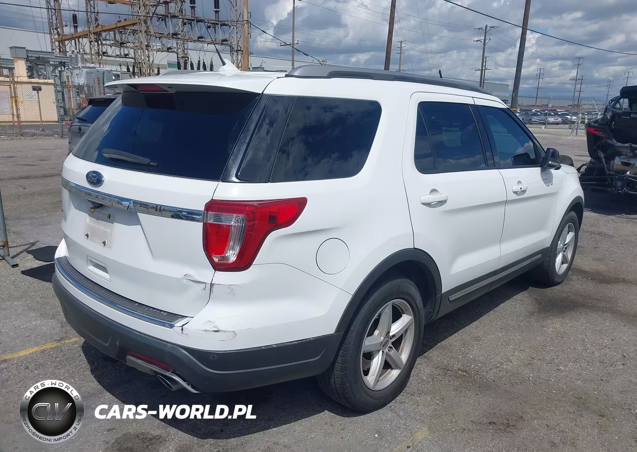 2018 Ford Explorer Xlt VIN:1FM5K7D8XJGA19653 - 4