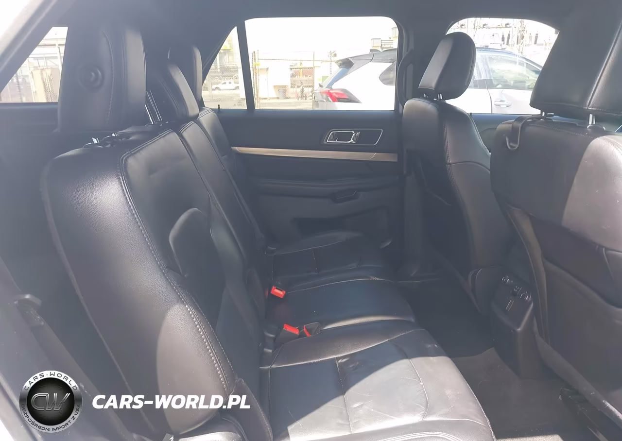2018 Ford Explorer Xlt VIN:1FM5K7D8XJGA19653 - 8