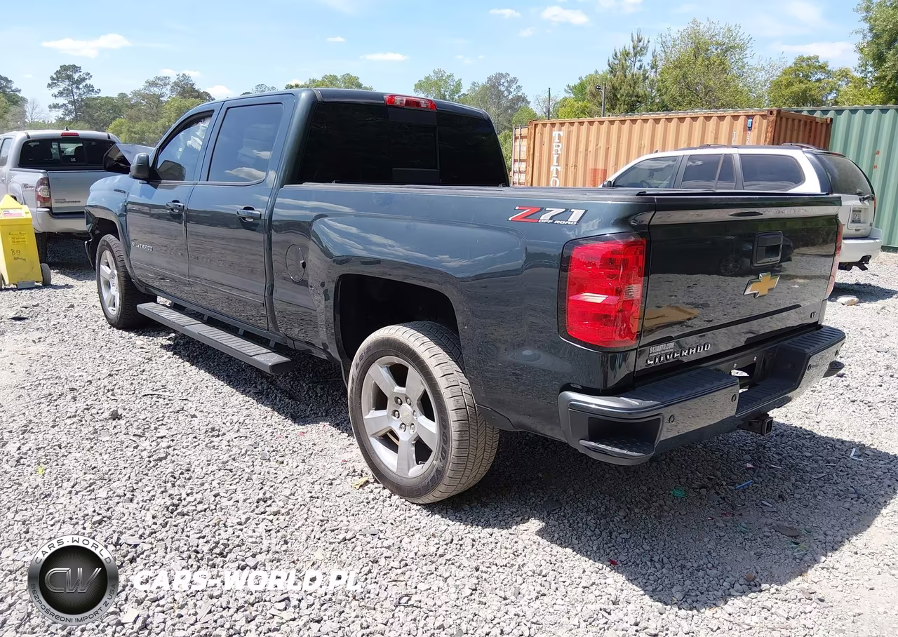 2018 Chevrolet Silverado 1500 2Lt VIN:1GCUKREC4JF248916 - 3