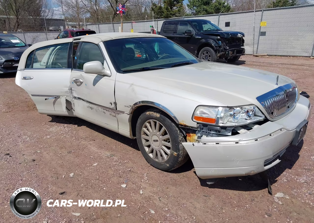 2005 Lincoln Town Car Signature