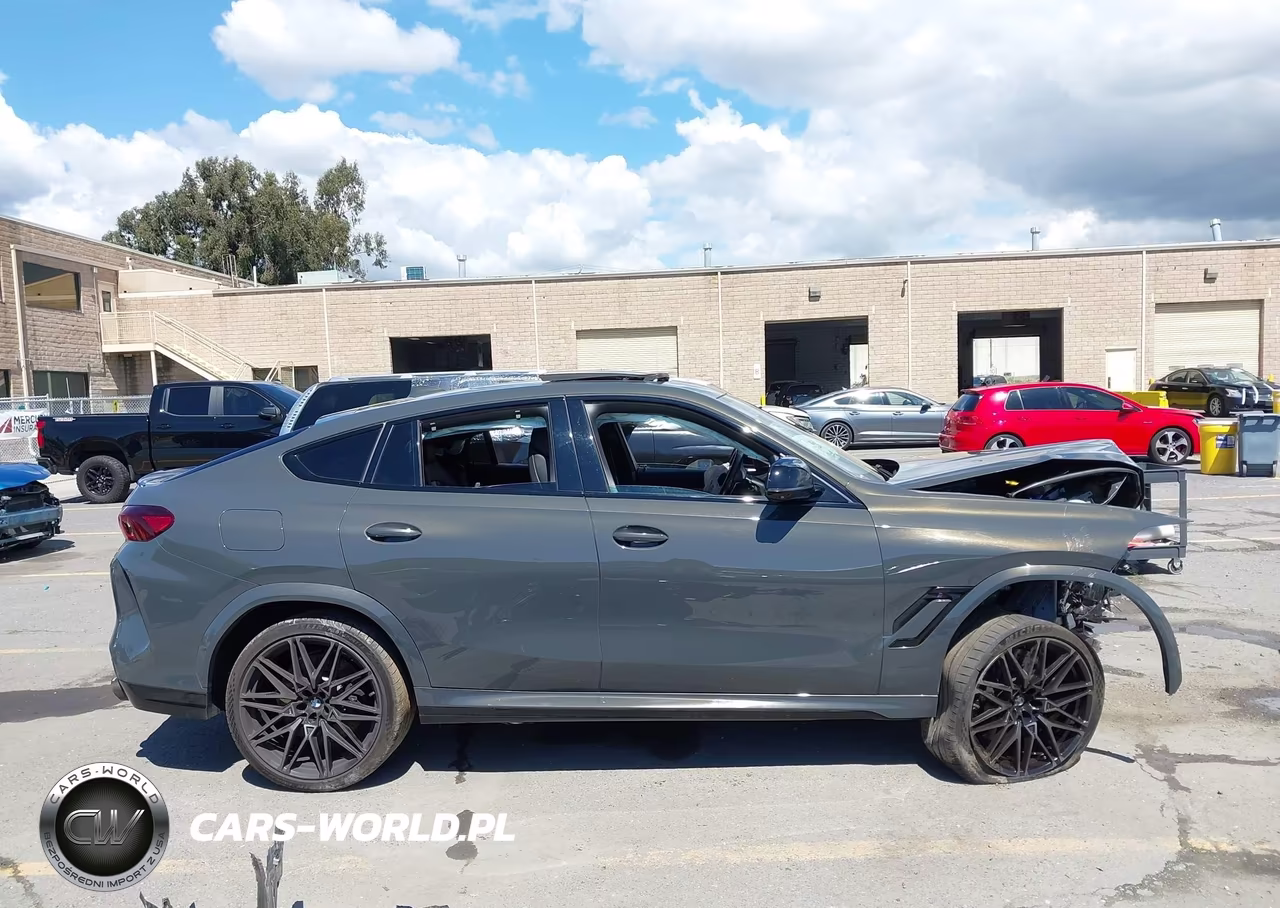 2022 BMW X6 M VIN:5YMCY0C05N9K70885 - 14