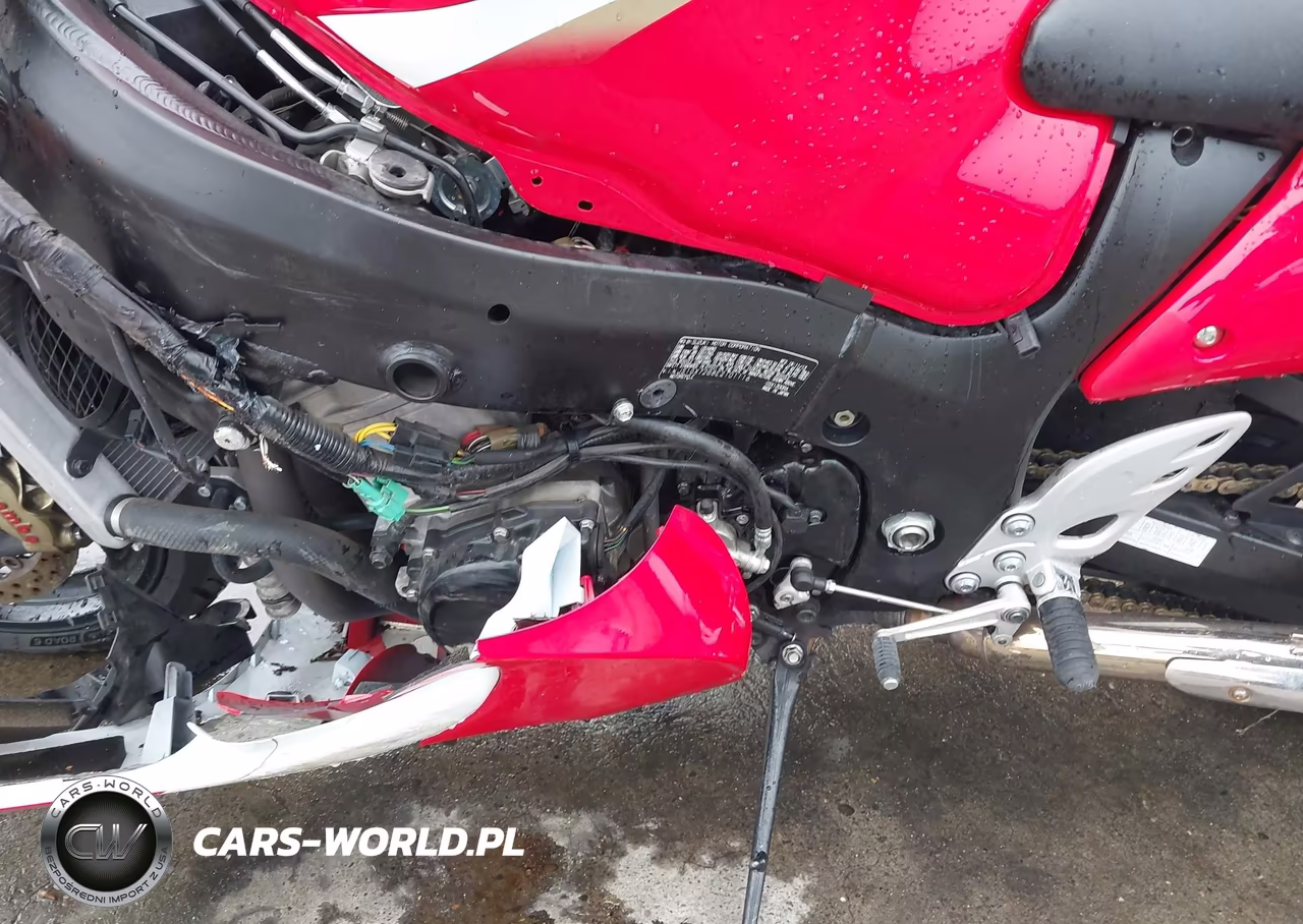 2014 Suzuki Gsx1300 Ra VIN:JS1GX72B8E2101116 - 9