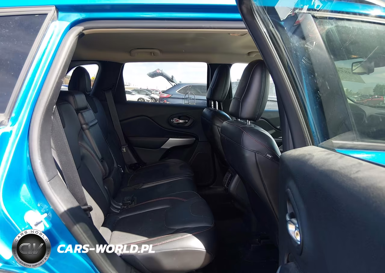 2018 Jeep Cherokee Trailhawk 4X4 VIN:1C4PJMBX3JD506767 - 8