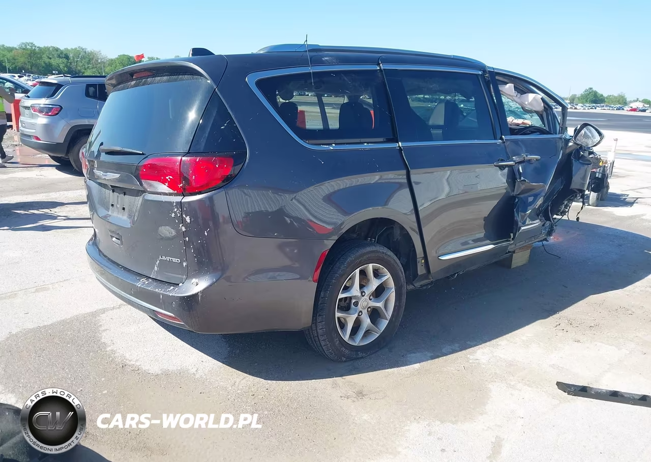 2020 Chrysler Pacifica Limited VIN:2C4RC1GG4LR120675 - 4