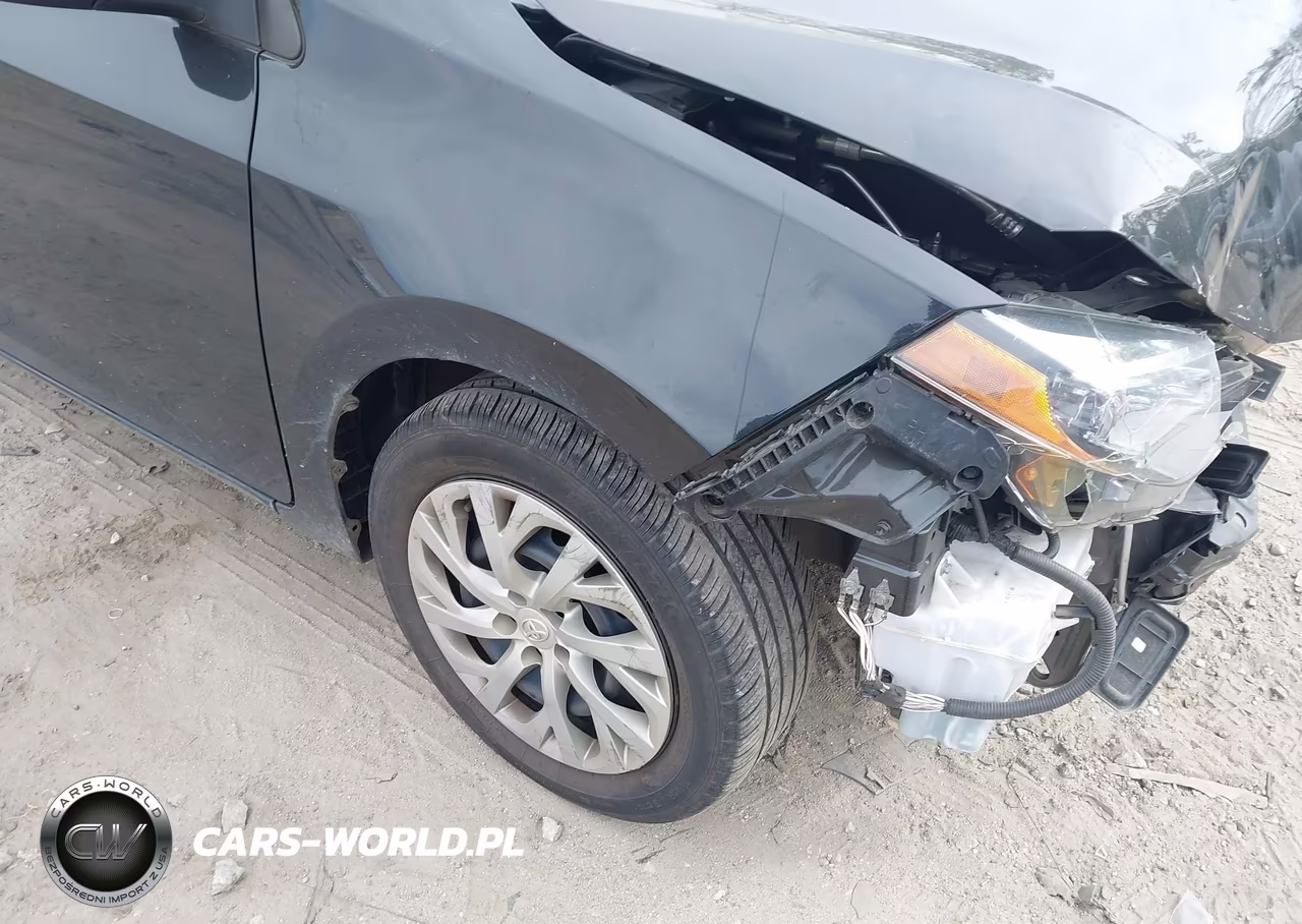 2018 Toyota Corolla Le VIN:2T1BURHE8JC984698 - 6