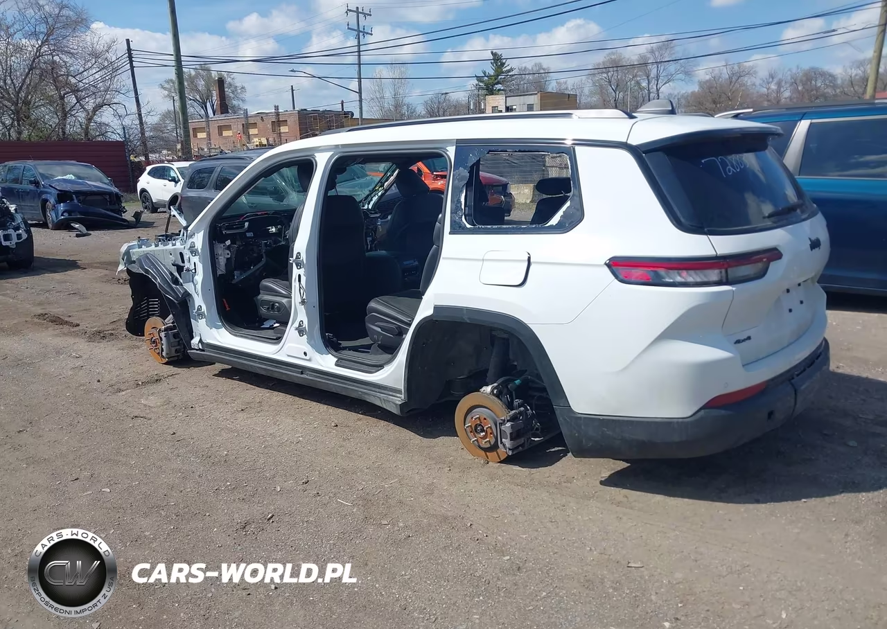 2025 Jeep Grand Cherokee L Altitude X 4X4 VIN:1C4RJKAG0S8728837 - 3