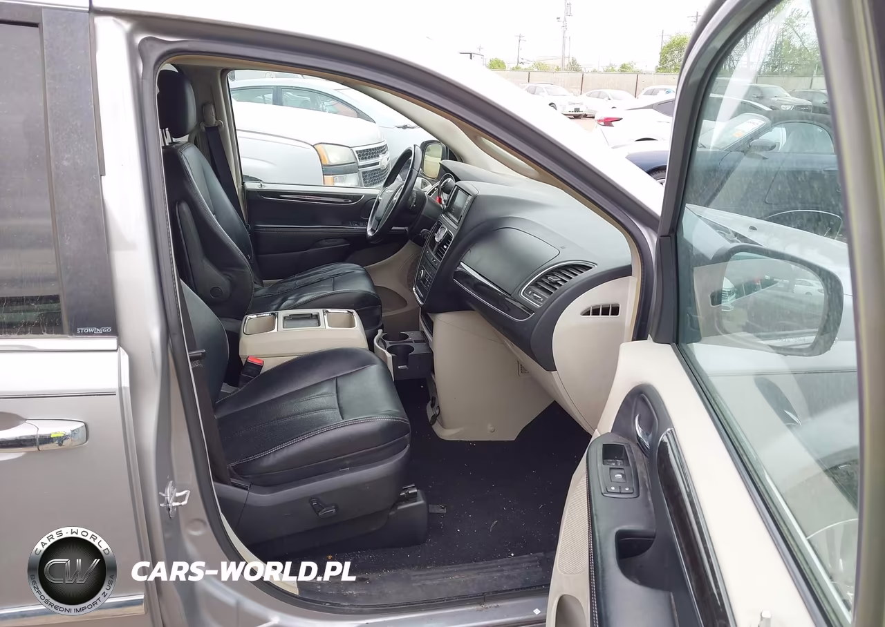 2014 Chrysler Town & Country Touring-L VIN:2C4RC1CG6ER174715 - 5
