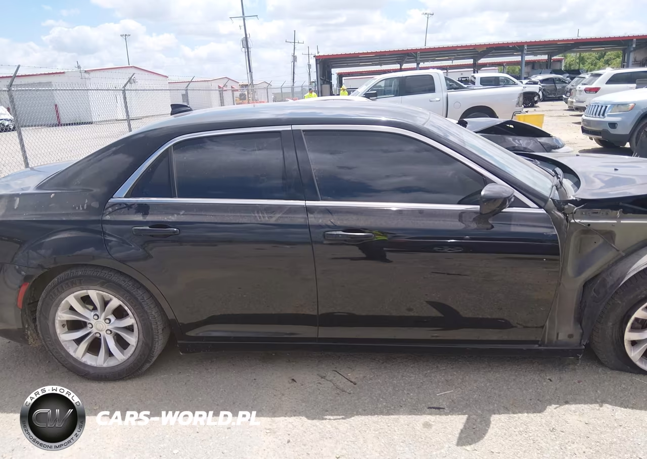 2015 Chrysler 300 Limited VIN:2C3CCAAGXFH899058 - 13