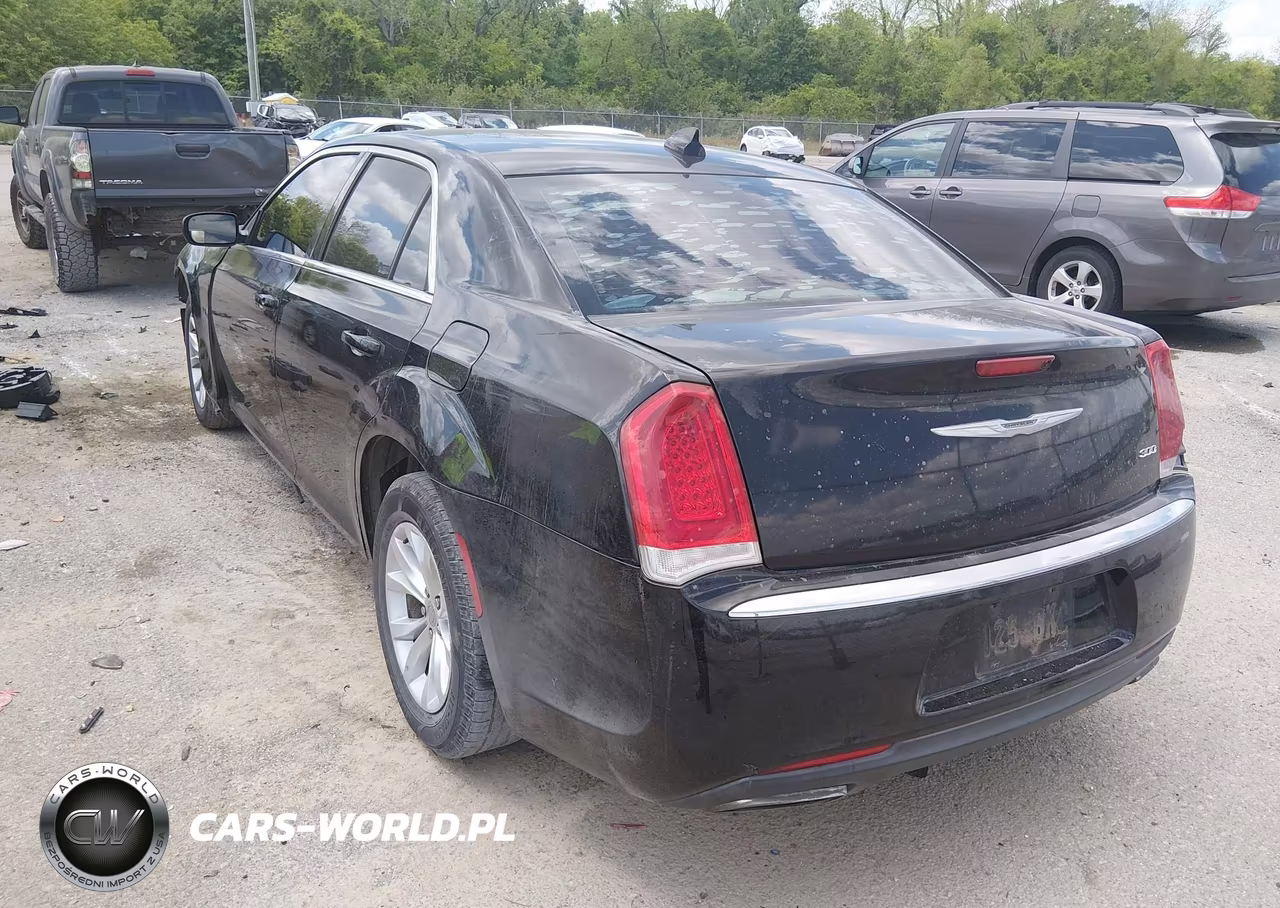 2015 Chrysler 300 Limited VIN:2C3CCAAGXFH899058 - 3